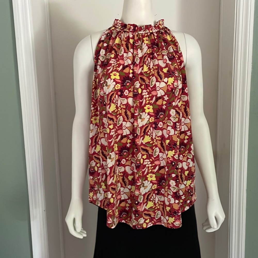 Sleeveless high neck floral top
